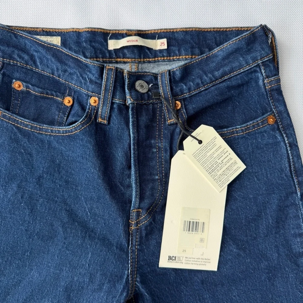 NWT Levi's Women's High Rise Wedgie Jeans - Dark Blue size 25